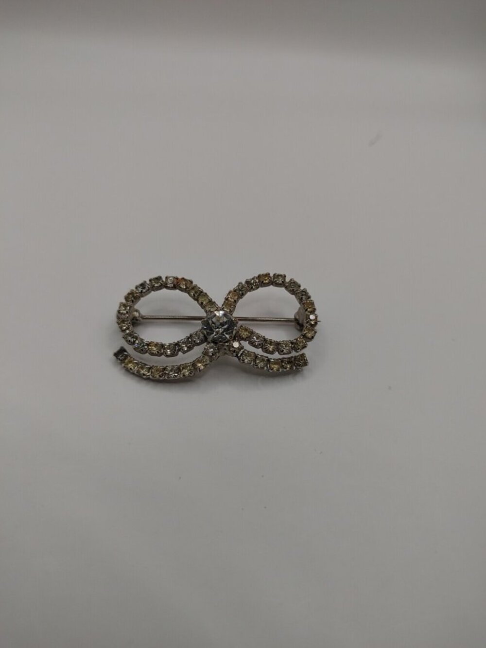 VTG BROOCH/PIN  Silver -Tone Bow CLEAR Rhinestones